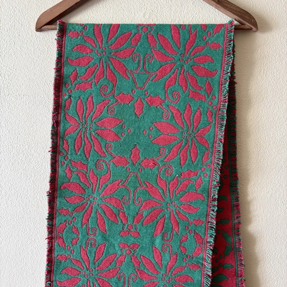 Vintage woven table‎ runner reversible red green Christmas poinsettias